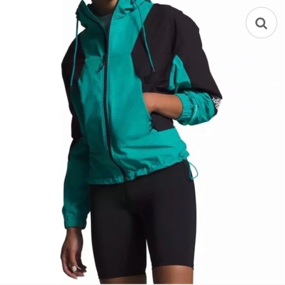 The North Face Women’s Peril Wind Jacket in Jaiden Green and Black